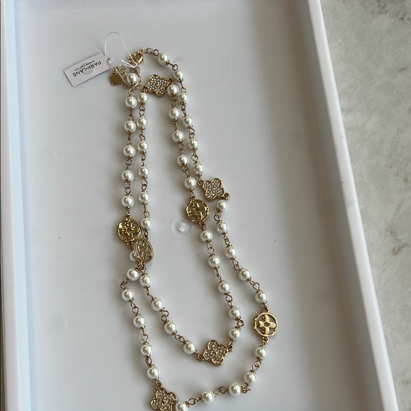 Elegant Gold and White Pearl Necklace - Picture 5 of 6